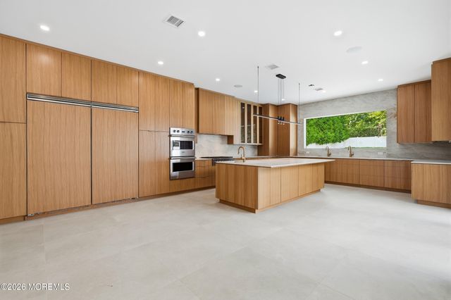 46 Whalepond Road, Oakhurst, NJ 07755