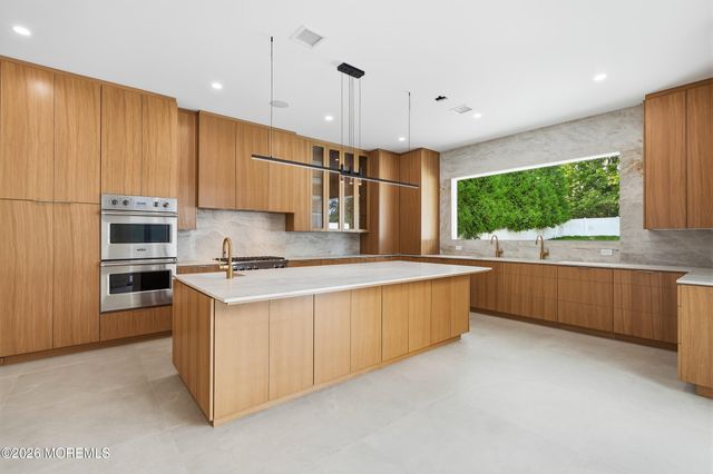 46 Whalepond Road, Oakhurst, NJ 07755