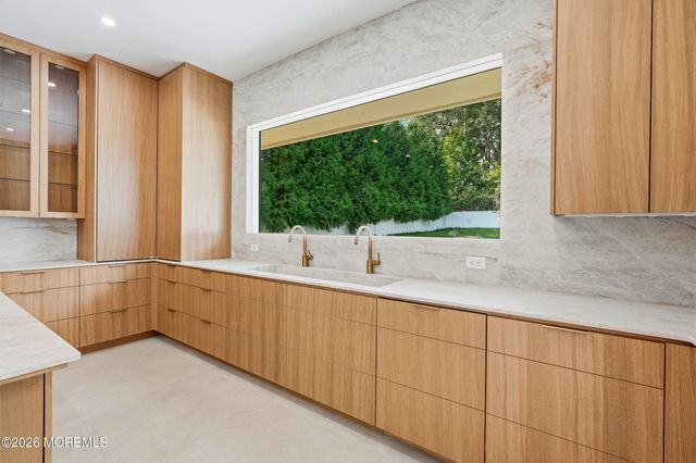 46 Whalepond Road, Oakhurst, NJ 07755