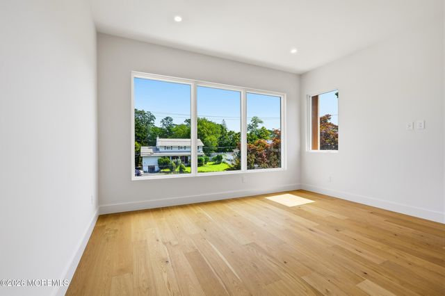 46 Whalepond Road, Oakhurst, NJ 07755