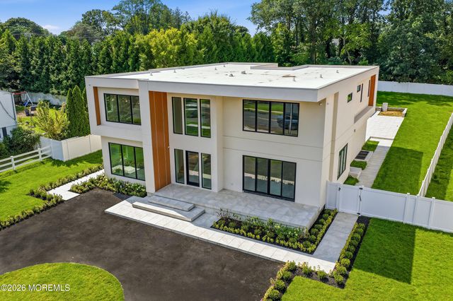 46 Whalepond Road, Oakhurst, NJ 07755