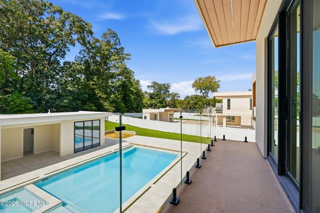 46 Whalepond Road, Oakhurst, NJ 07755