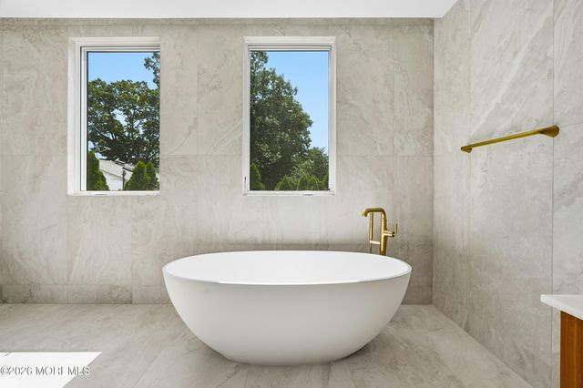 46 Whalepond Road, Oakhurst, NJ 07755