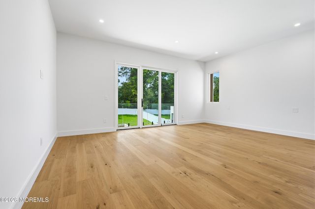 46 Whalepond Road, Oakhurst, NJ 07755
