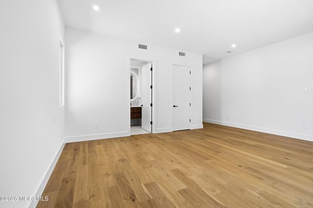 46 Whalepond Road, Oakhurst, NJ 07755