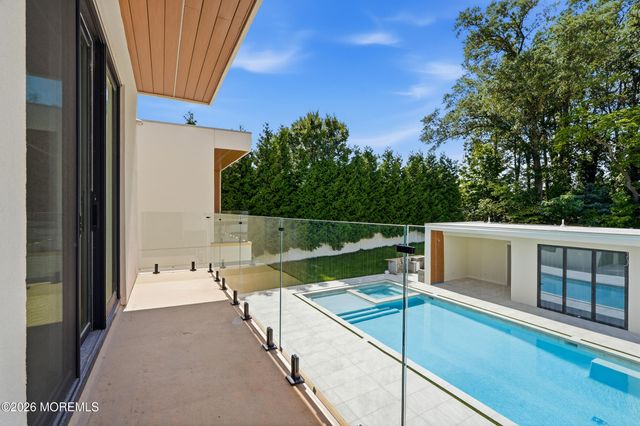 46 Whalepond Road, Oakhurst, NJ 07755
