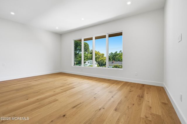 46 Whalepond Road, Oakhurst, NJ 07755