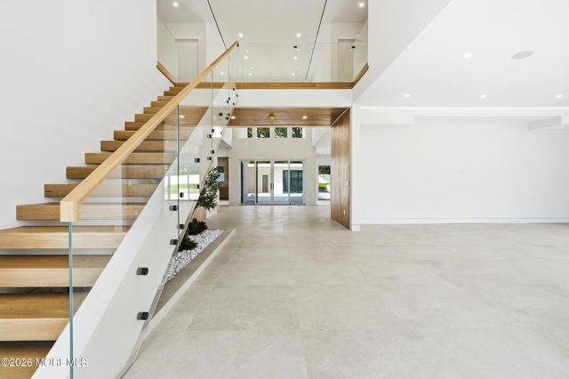 46 Whalepond Road, Oakhurst, NJ 07755