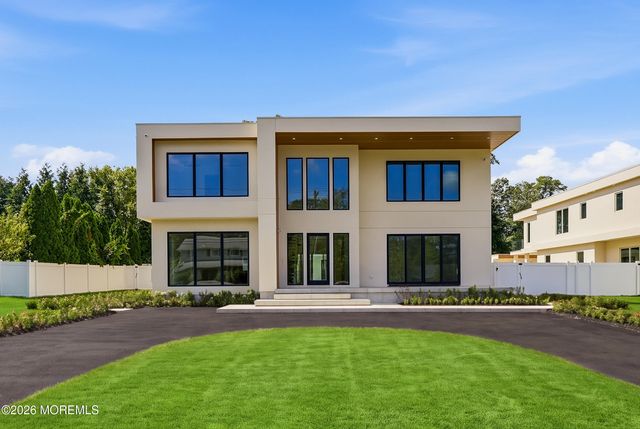 46 Whalepond Road, Oakhurst, NJ 07755