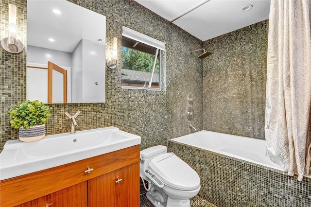 4723 Dunas Lane, Tarzana, CA 91356