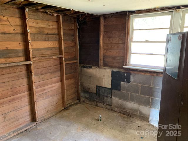 352 London Road, Asheville, NC 28803