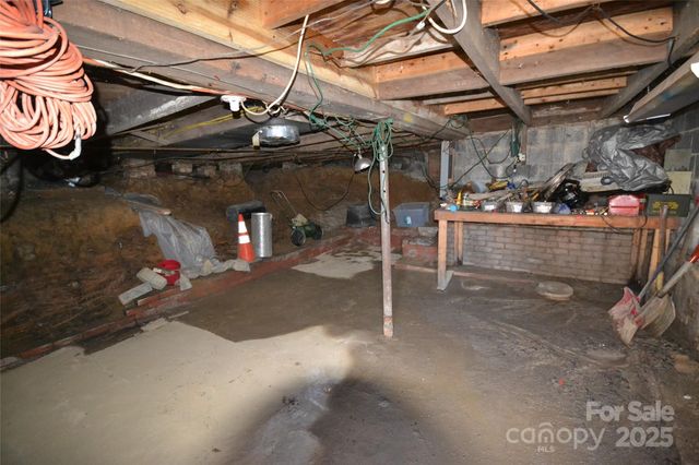 352 London Road, Asheville, NC 28803