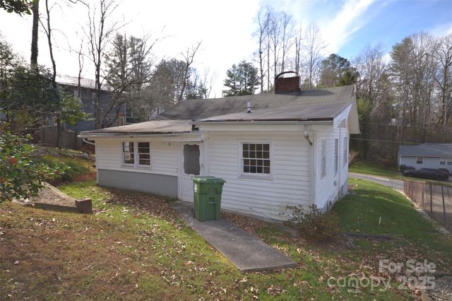 352 London Road, Asheville, NC 28803