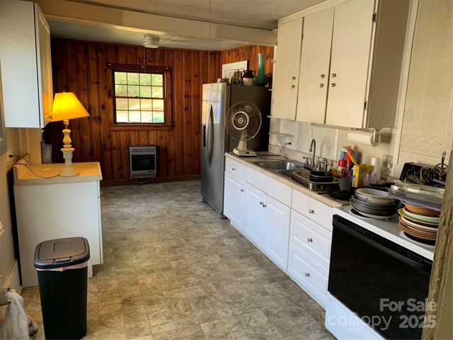 352 London Road, Asheville, NC 28803