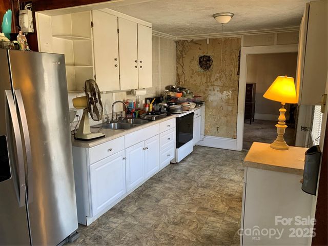 352 London Road, Asheville, NC 28803