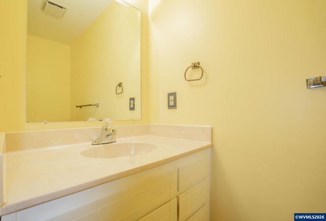 2661 S 12th St, Lebanon, OR 97355