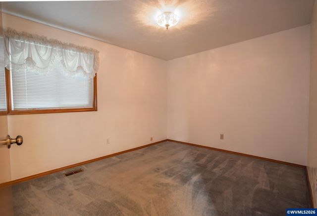 2661 S 12th St, Lebanon, OR 97355