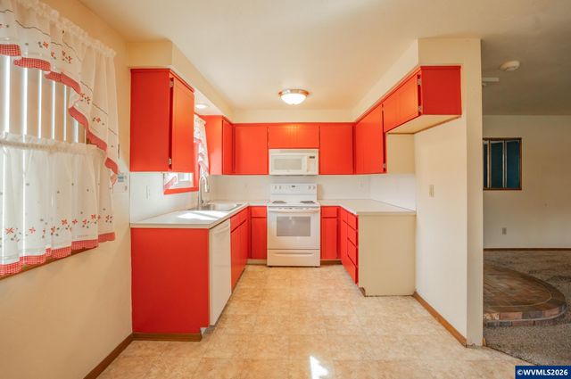 2661 S 12th St, Lebanon, OR 97355