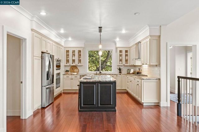 6165 6165 Doncaster Pl, Oakland, CA 94611