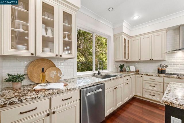 6165 6165 Doncaster Pl, Oakland, CA 94611