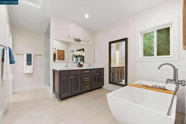 6165 6165 Doncaster Pl, Oakland, CA 94611