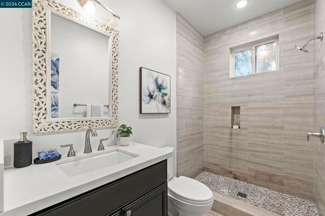 6165 6165 Doncaster Pl, Oakland, CA 94611