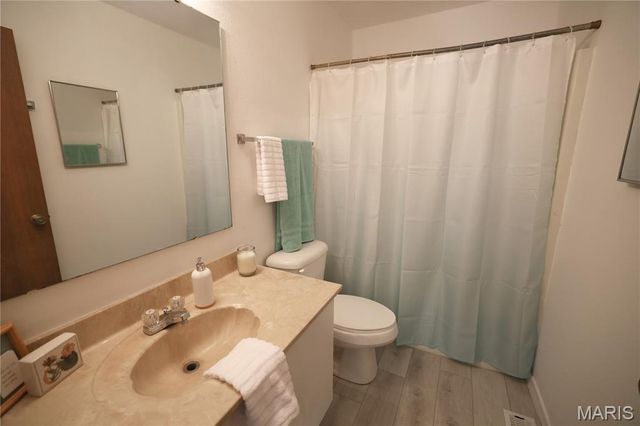 2048 New Sun Drive, Florissant, MO 63031