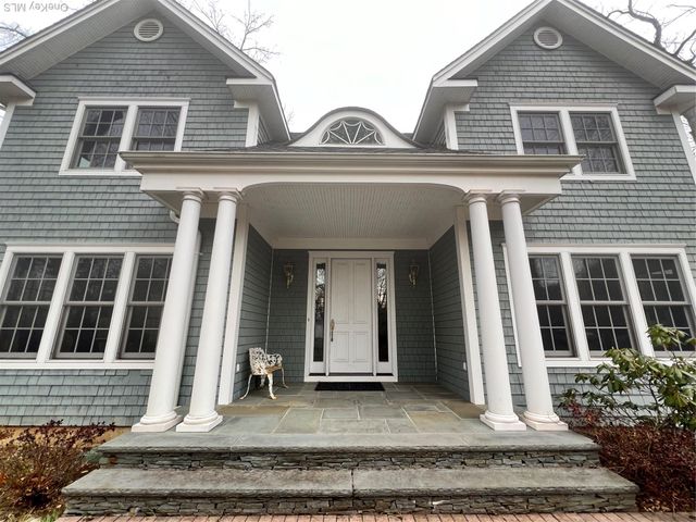214 Downing Avenue, Sea Cliff, NY 11579