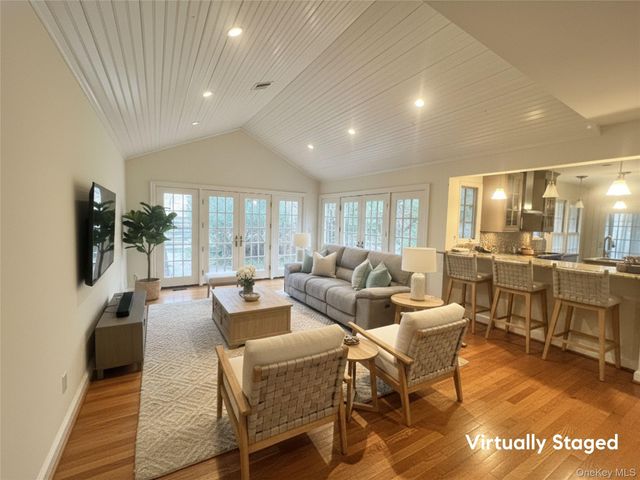 214 Downing Avenue, Sea Cliff, NY 11579