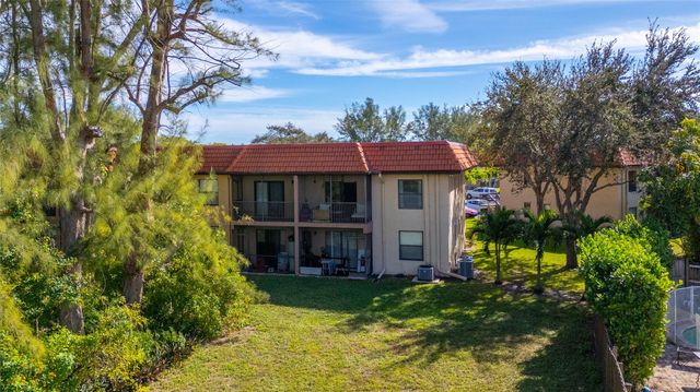 21902 Lake Forest Cir 101, Boca Raton, FL 33433