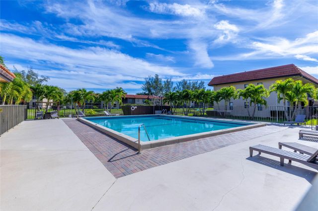 21902 Lake Forest Cir 101, Boca Raton, FL 33433