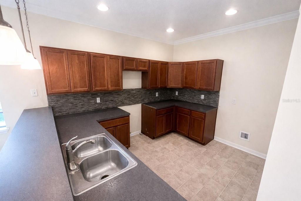 Image 10 of property listing at 1187 CHERVIL DRIVE, Poinciana, FL 34759