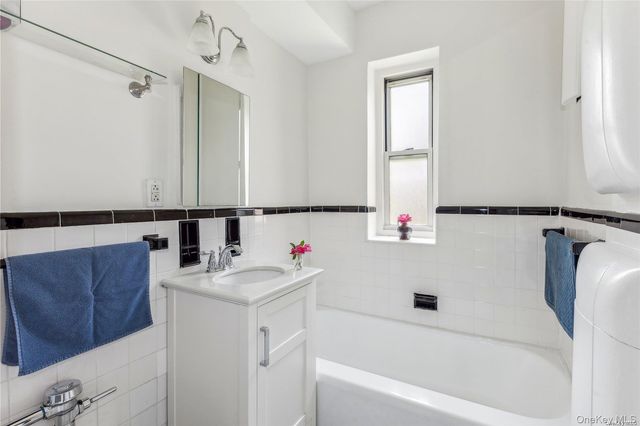 113-14 72nd Road 3-F, Forest Hills, NY 11375