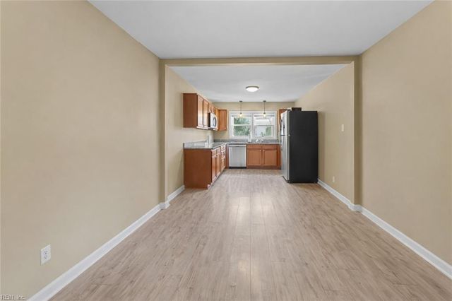 8 Gay DR, Newport News, VA 23606