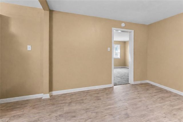 8 Gay DR, Newport News, VA 23606