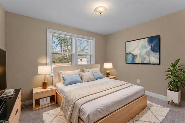 8 Gay DR, Newport News, VA 23606