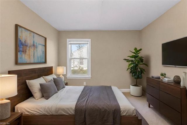 8 Gay DR, Newport News, VA 23606