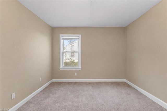 8 Gay DR, Newport News, VA 23606
