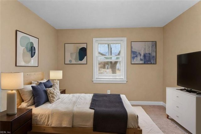 8 Gay DR, Newport News, VA 23606