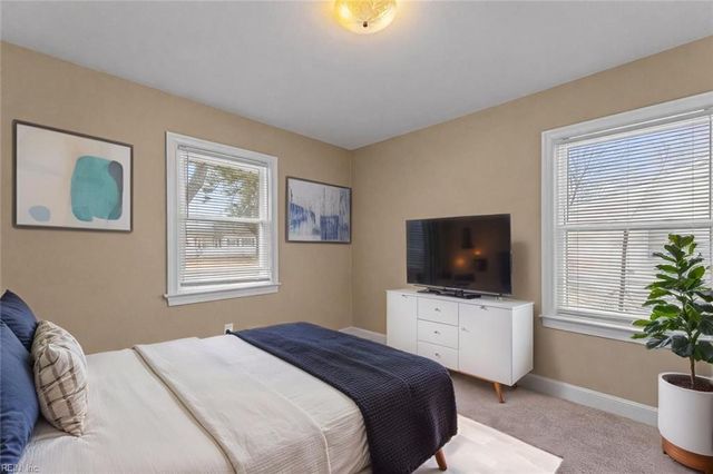 8 Gay DR, Newport News, VA 23606