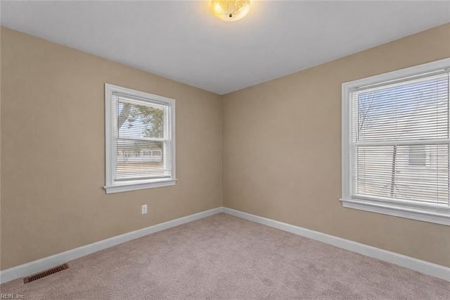 8 Gay DR, Newport News, VA 23606