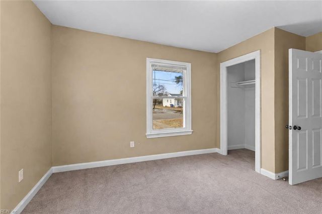 8 Gay DR, Newport News, VA 23606