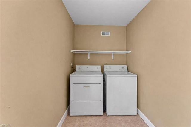 8 Gay DR, Newport News, VA 23606