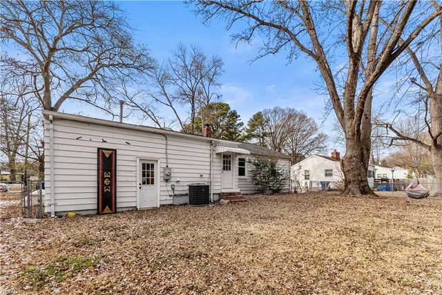 8 Gay DR, Newport News, VA 23606