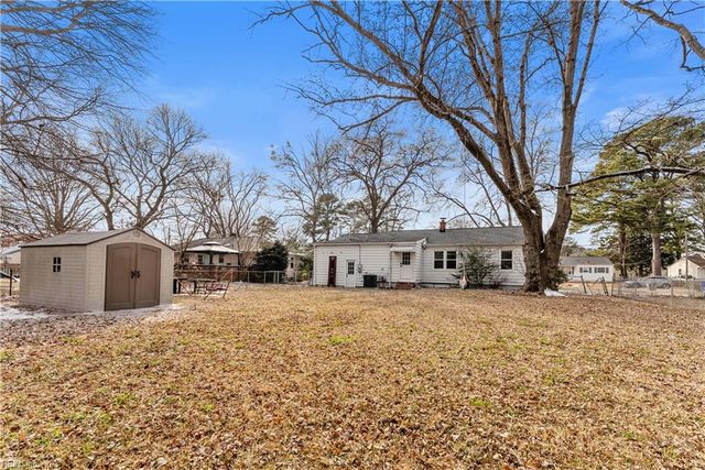 8 Gay DR, Newport News, VA 23606