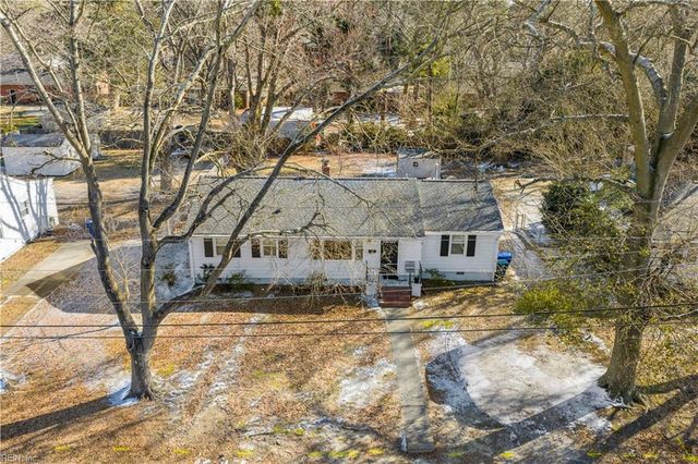 8 Gay DR, Newport News, VA 23606