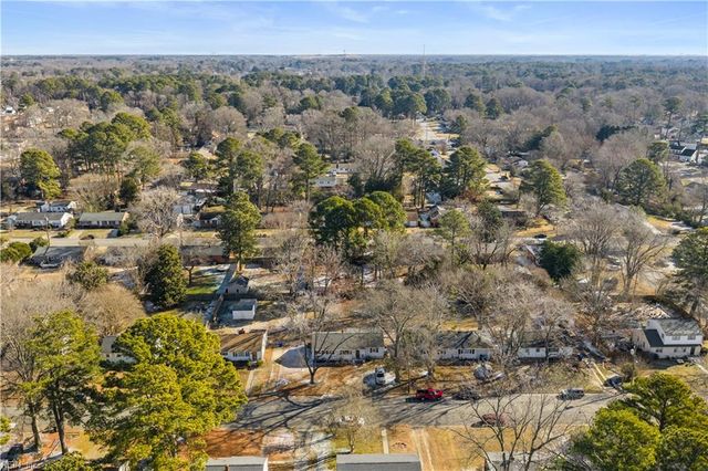 8 Gay DR, Newport News, VA 23606