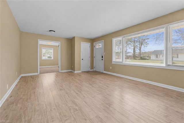 8 Gay DR, Newport News, VA 23606