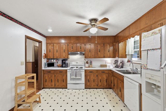 1328 Hillvale Rd, Louisville, TN 37777