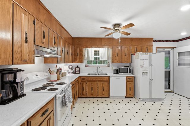 1328 Hillvale Rd, Louisville, TN 37777